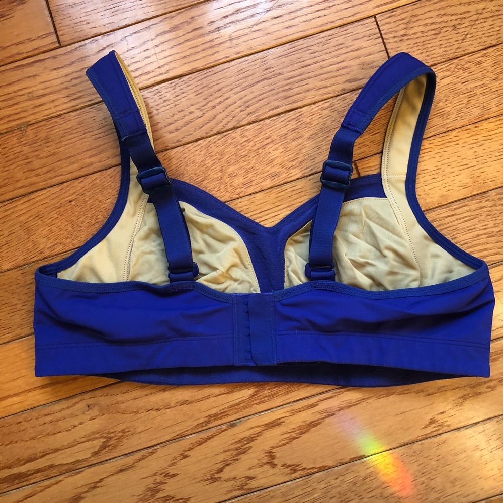 Lululemon athletica - Picture 2 of 8